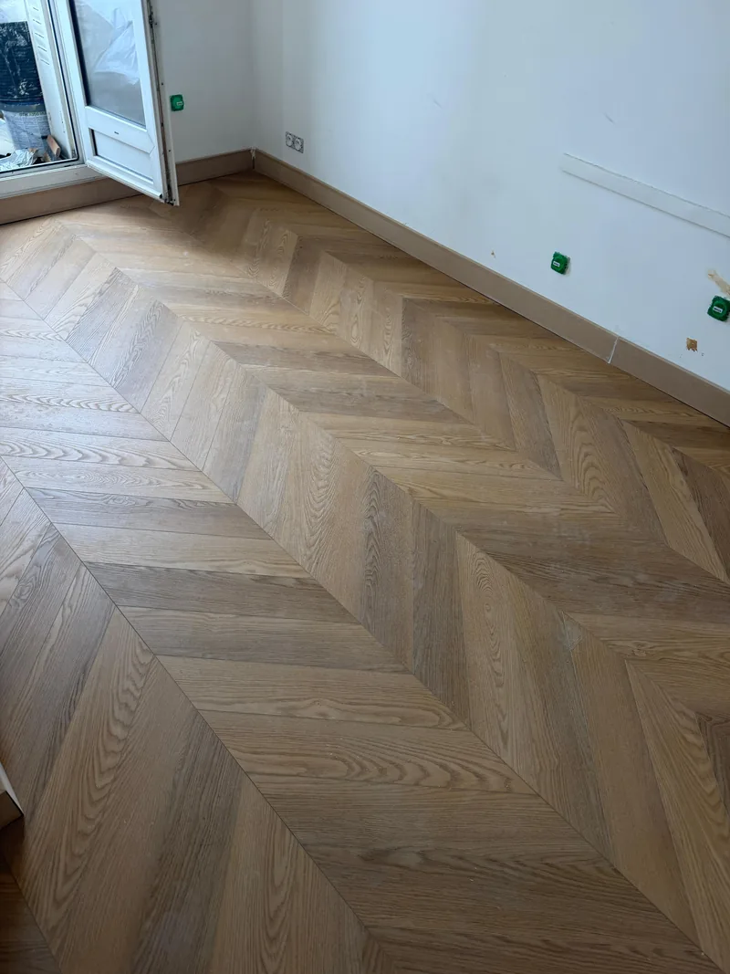 Point de Hongrie en enfilade sur deux pi&egrave;ces, sans rupture de calepinage, chantier SFG B&acirc;ti Concept