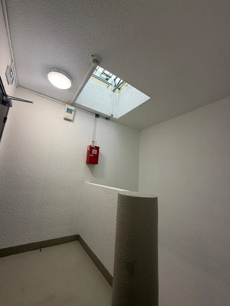 Dernier palier, sous la verri&egrave;re, chantier SFG B&acirc;ti Concept