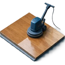 Parquet à moitié poncé et vitrifié, ponceuse posée dessus